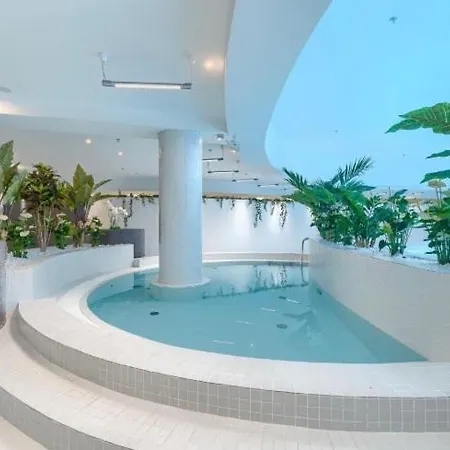 شقة Hanza Tower In Downtown Spa & Jacuzi & Sauna & Pool